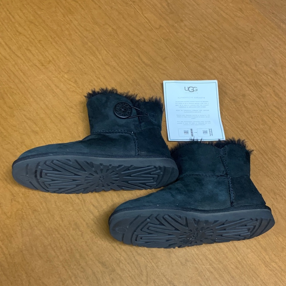 UGG women’s Black fur lined ankle booties size 5 - Picture 3 of 6